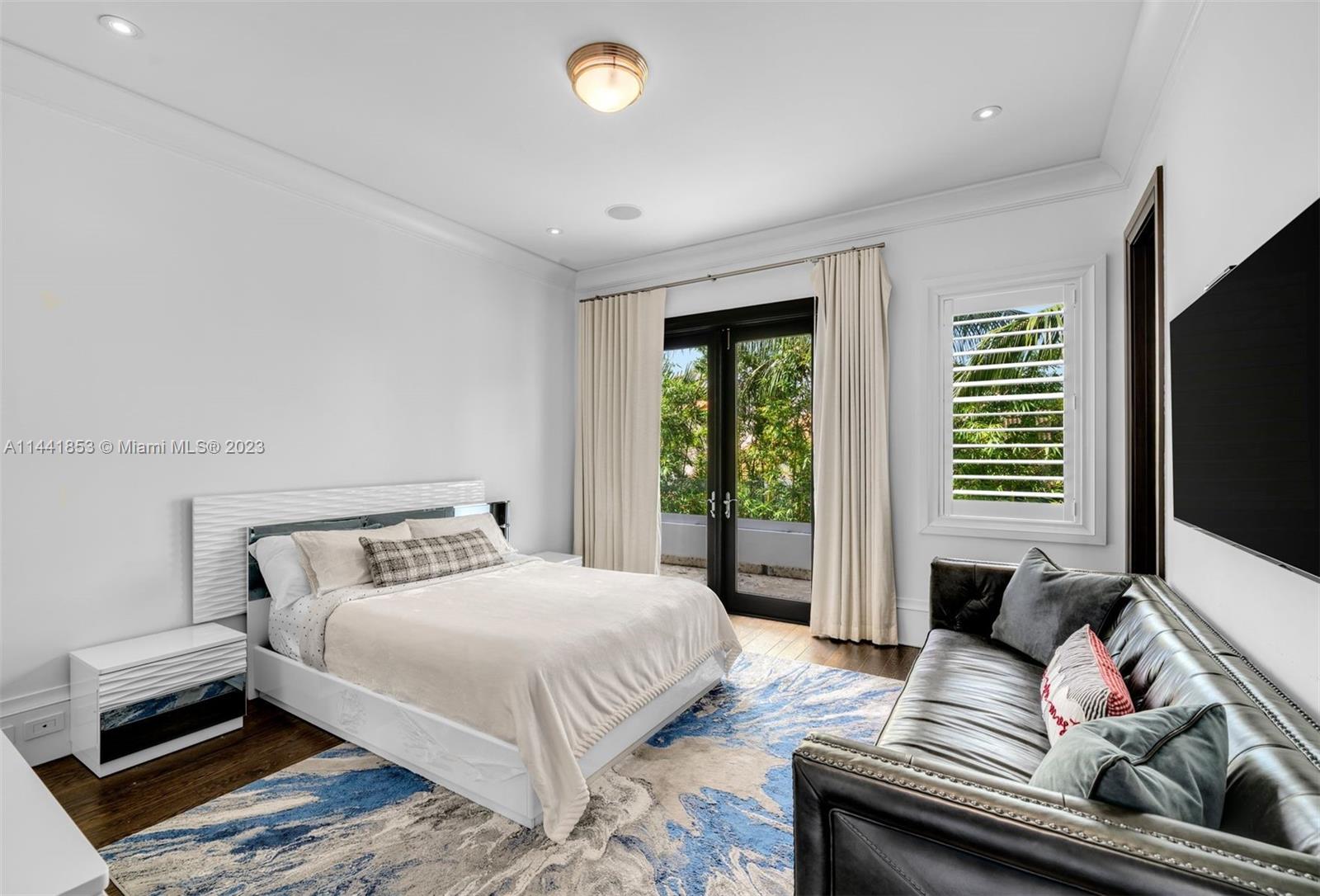 CRYSTAL VIEW - Residential