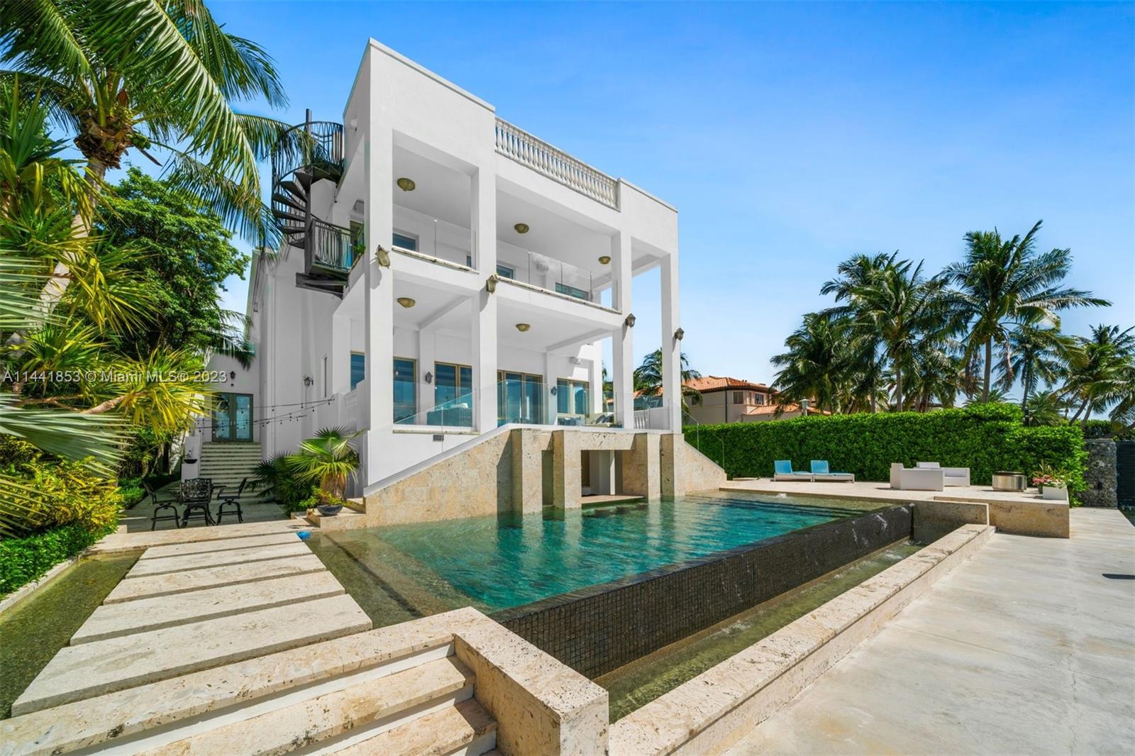 CRYSTAL VIEW - Residential