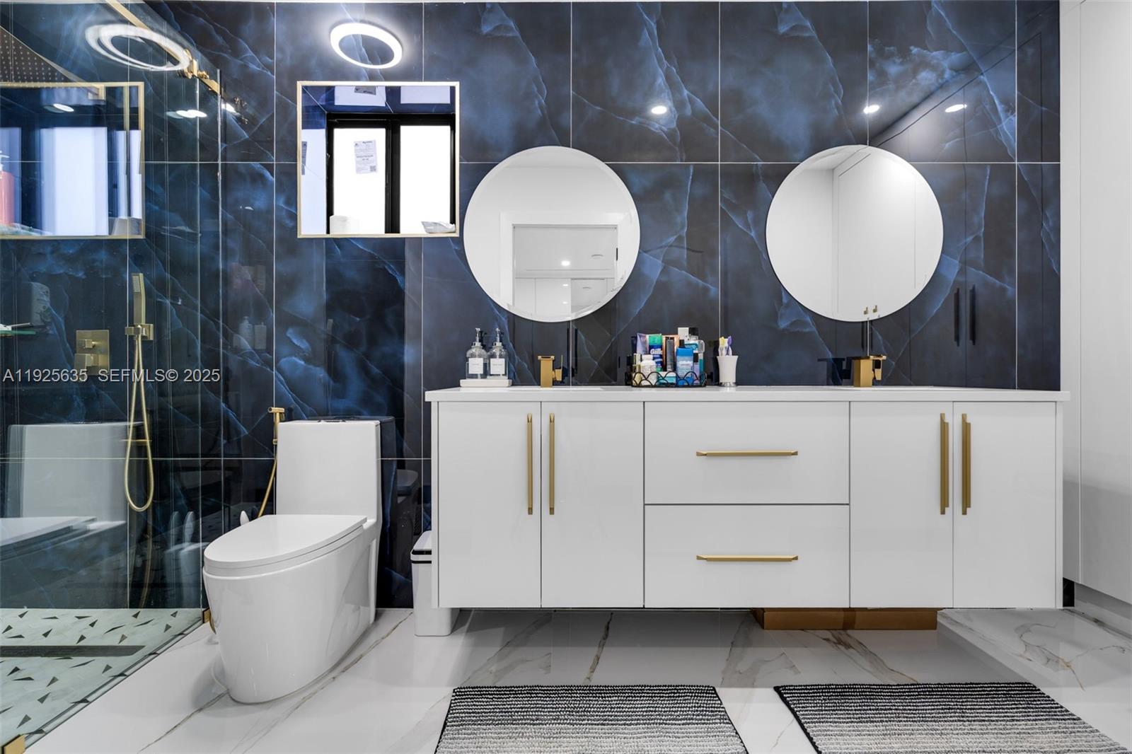 MEADOWS PARK - Residential Lease