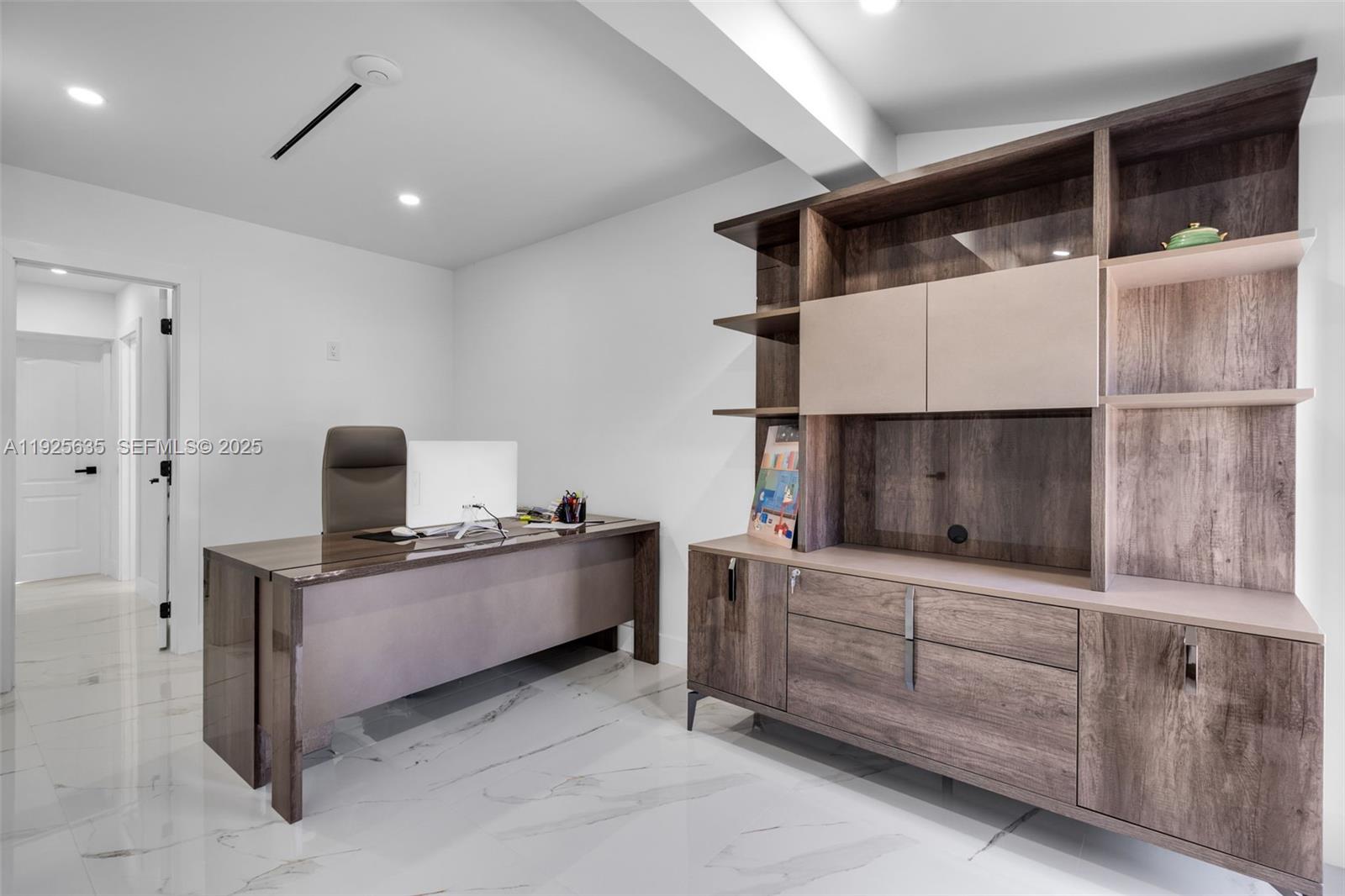 MEADOWS PARK - Residential Lease