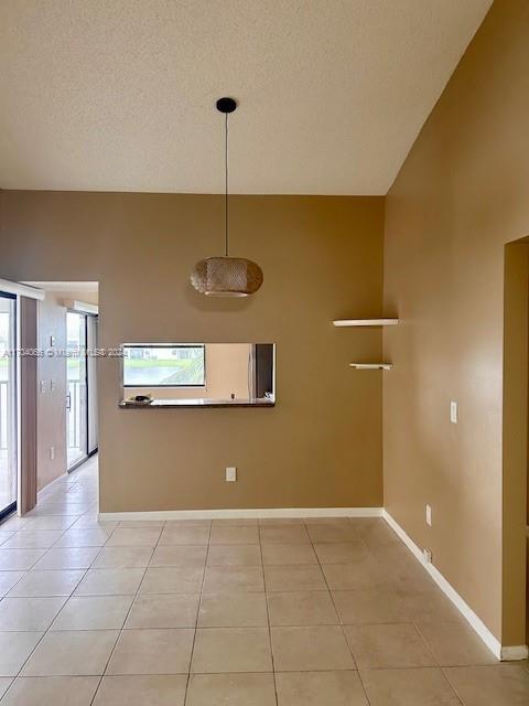 LAKESHORE CONDO 10 - Residential