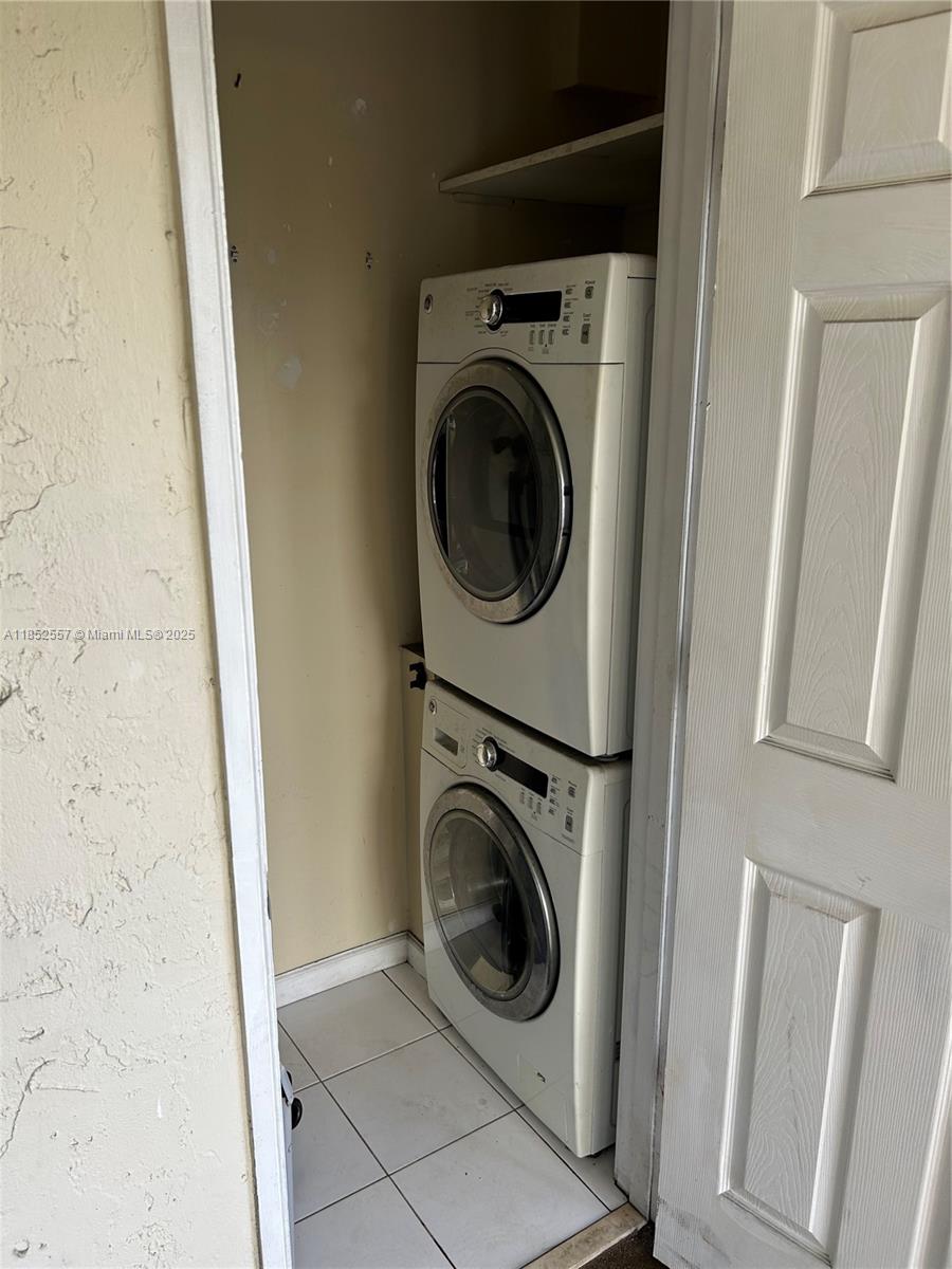 PLANTATION CLUB B CONDO - Residential