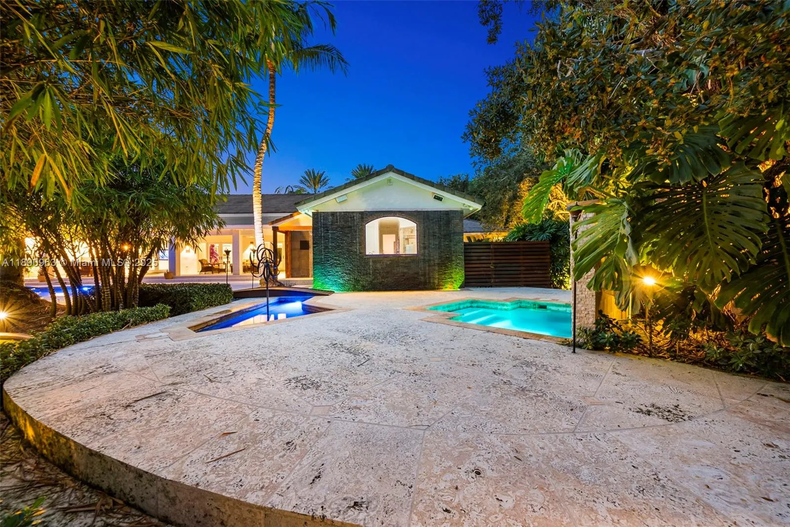 Pinecrest, Florida 33156, United States, 6 Bedrooms Bedrooms, ,7 BathroomsBathrooms,Residential,Active,223821