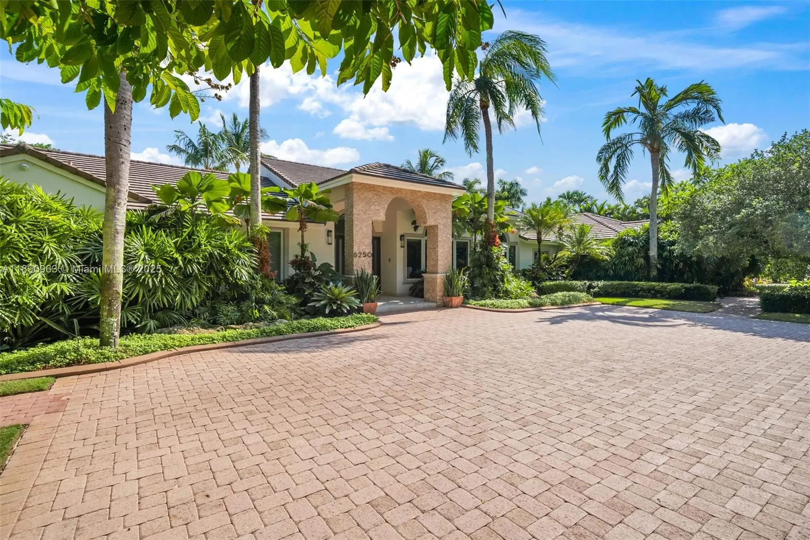 Pinecrest, Florida 33156, United States, 6 Bedrooms Bedrooms, ,7 BathroomsBathrooms,Residential,Active,223821