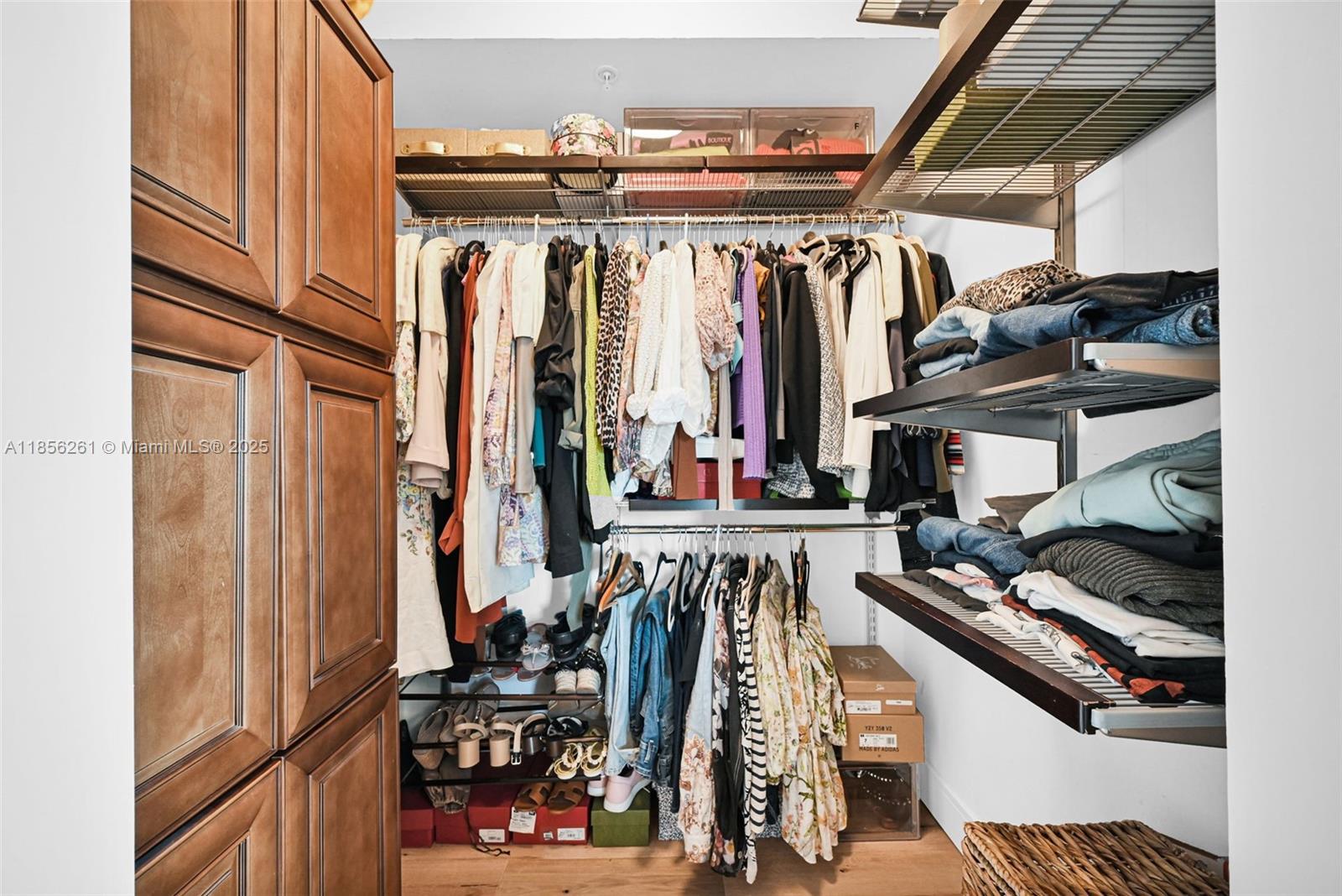 DUO CONDOMINIUM WEST - Residential