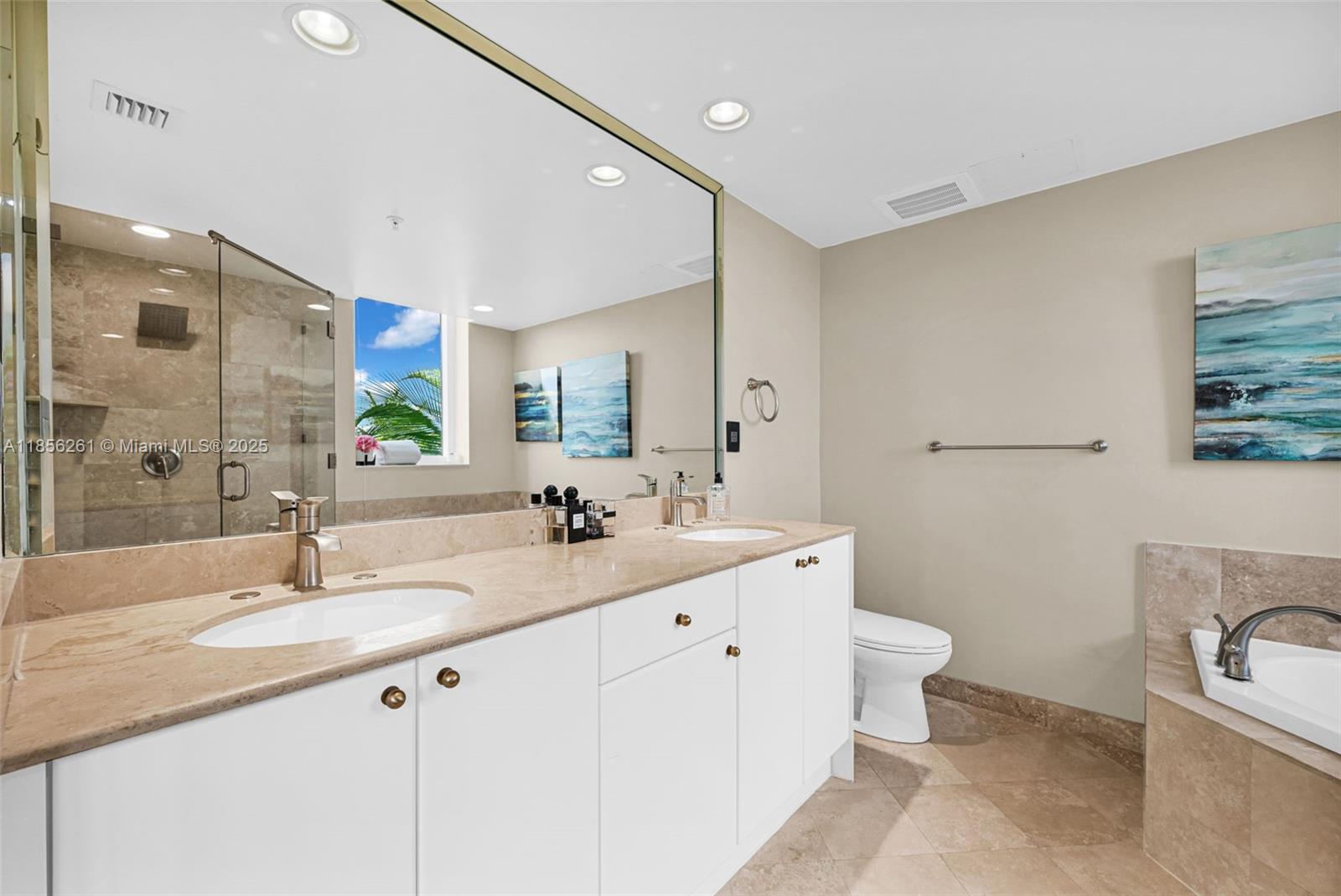 DUO CONDOMINIUM WEST - Residential