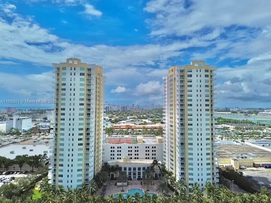 DUO CONDOMINIUM WEST - Residential