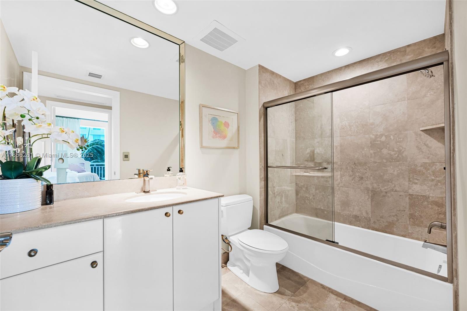 DUO CONDOMINIUM WEST - Residential