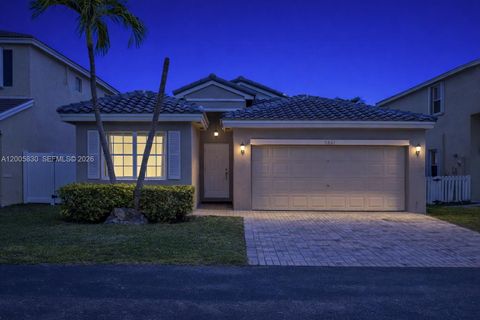 Tiny photo for 5861 S Sable Cir, Margate, FL 33063 (MLS # A12005830)