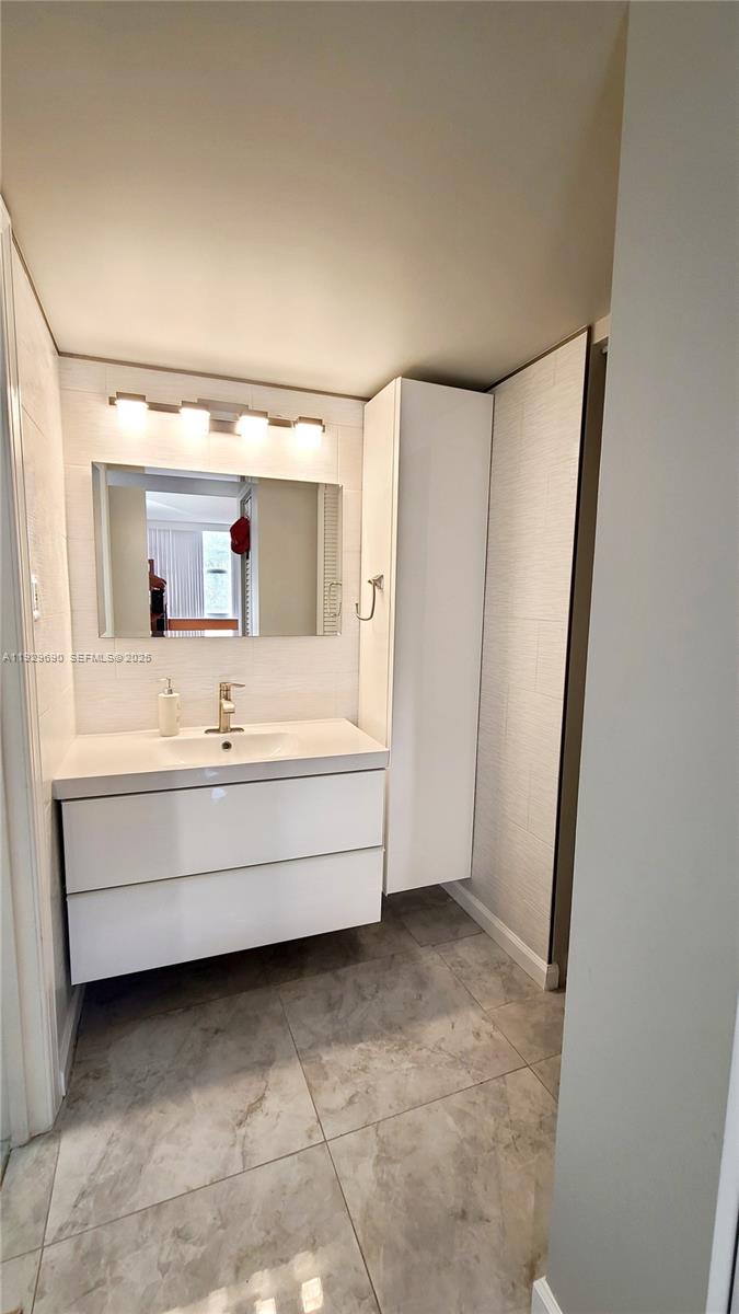 REEF WEST CONDO - Residential