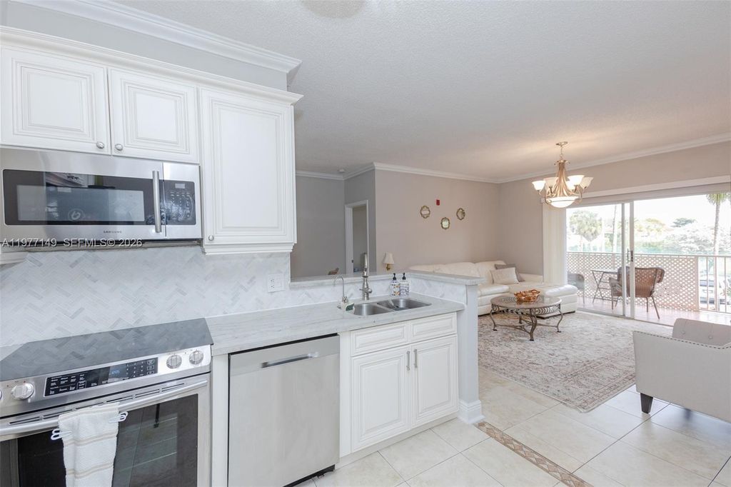 Photo of 6976 SW 39th St #G204, Davie, FL 33314 (MLS # A11977149)