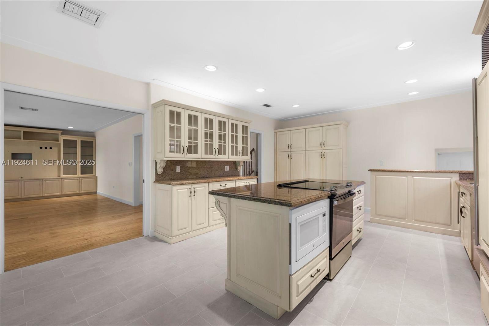 CORAL GABLES C C SEC 3 - Residential