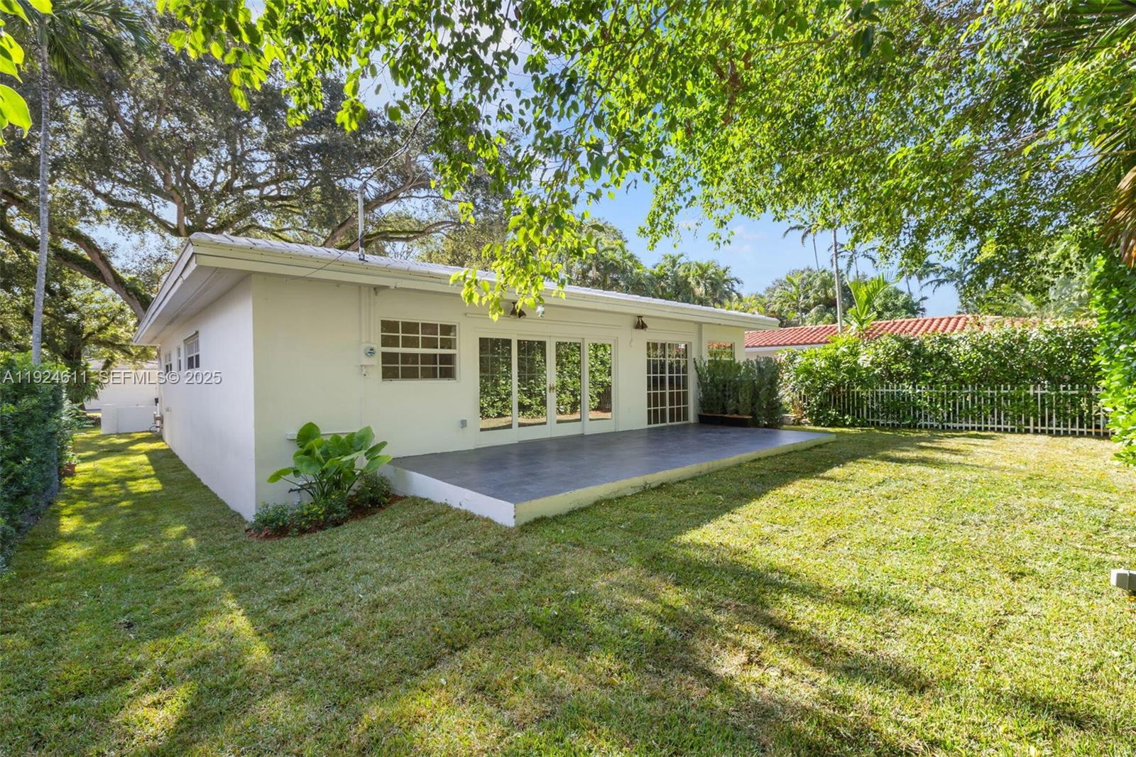 CORAL GABLES C C SEC 3 - Residential