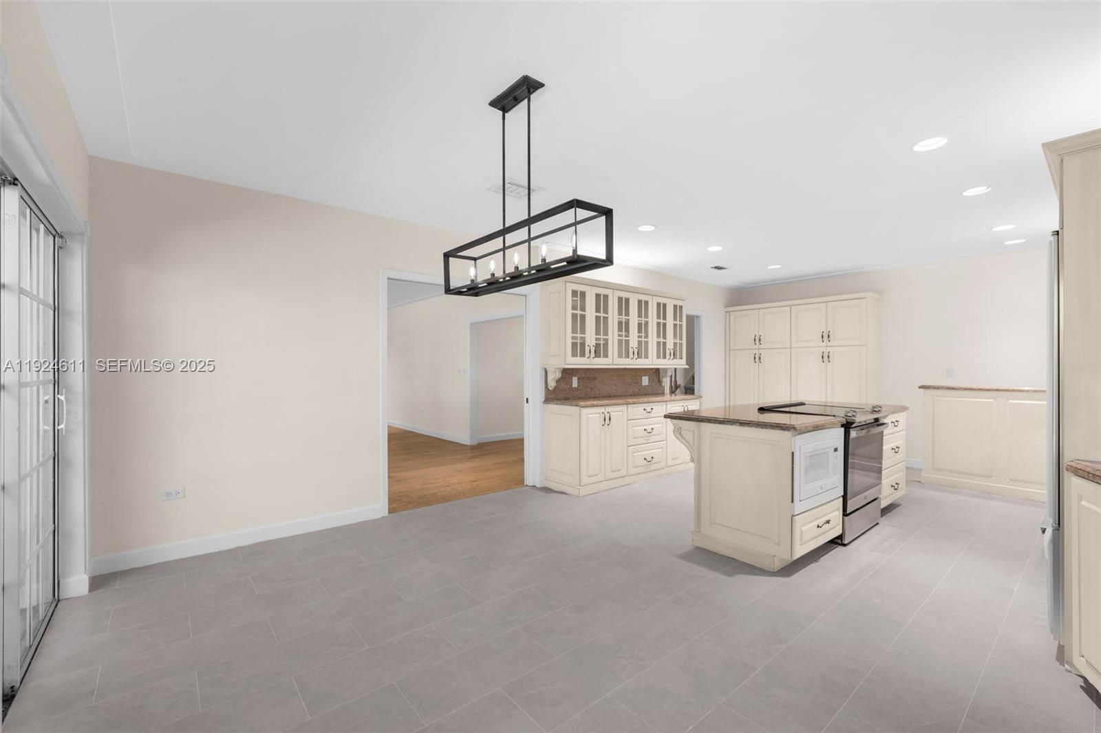 CORAL GABLES C C SEC 3 - Residential