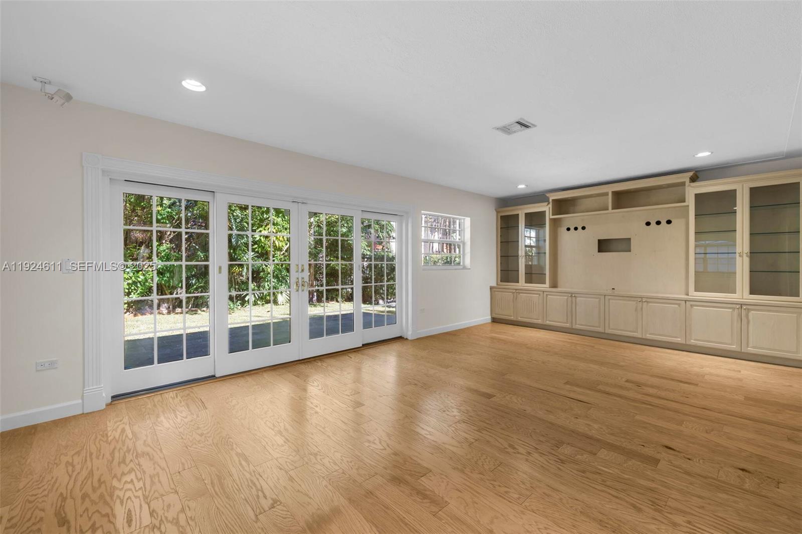 CORAL GABLES C C SEC 3 - Residential