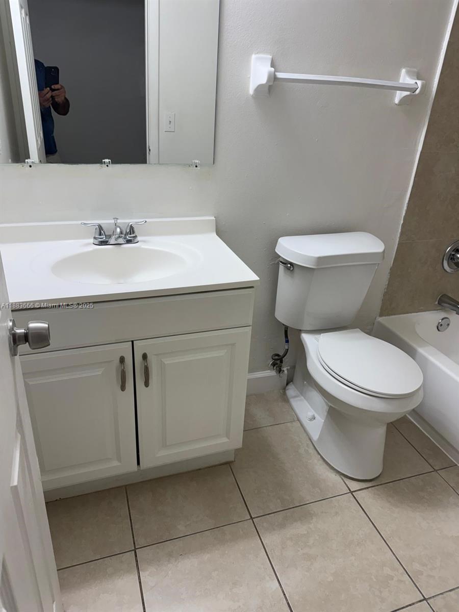 HOLLYWOOD LITTLE RANCHES - Residential Lease
