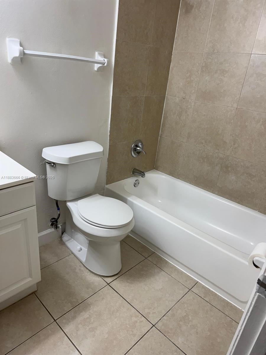 HOLLYWOOD LITTLE RANCHES - Residential Lease