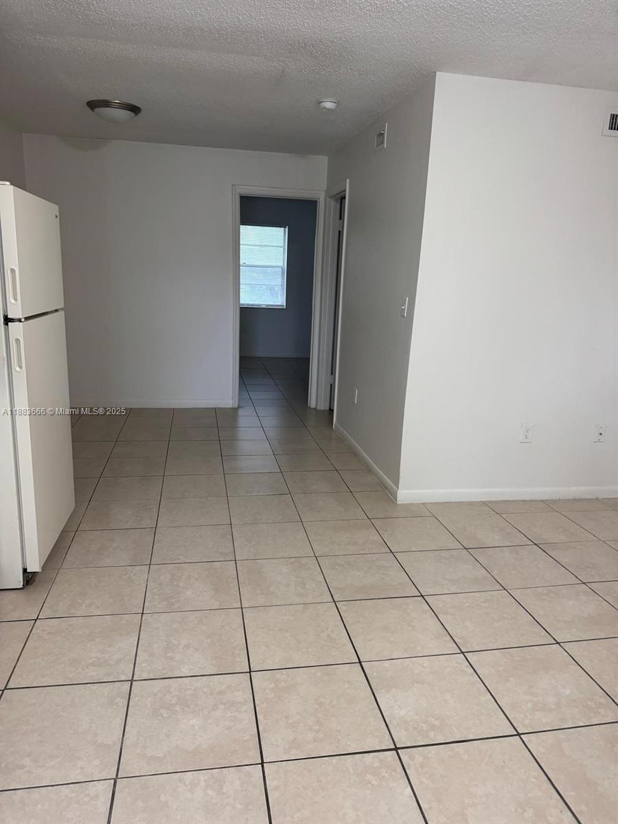 HOLLYWOOD LITTLE RANCHES - Residential Lease