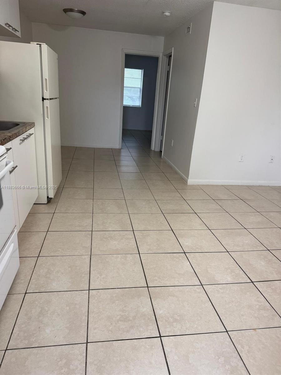 HOLLYWOOD LITTLE RANCHES - Residential Lease