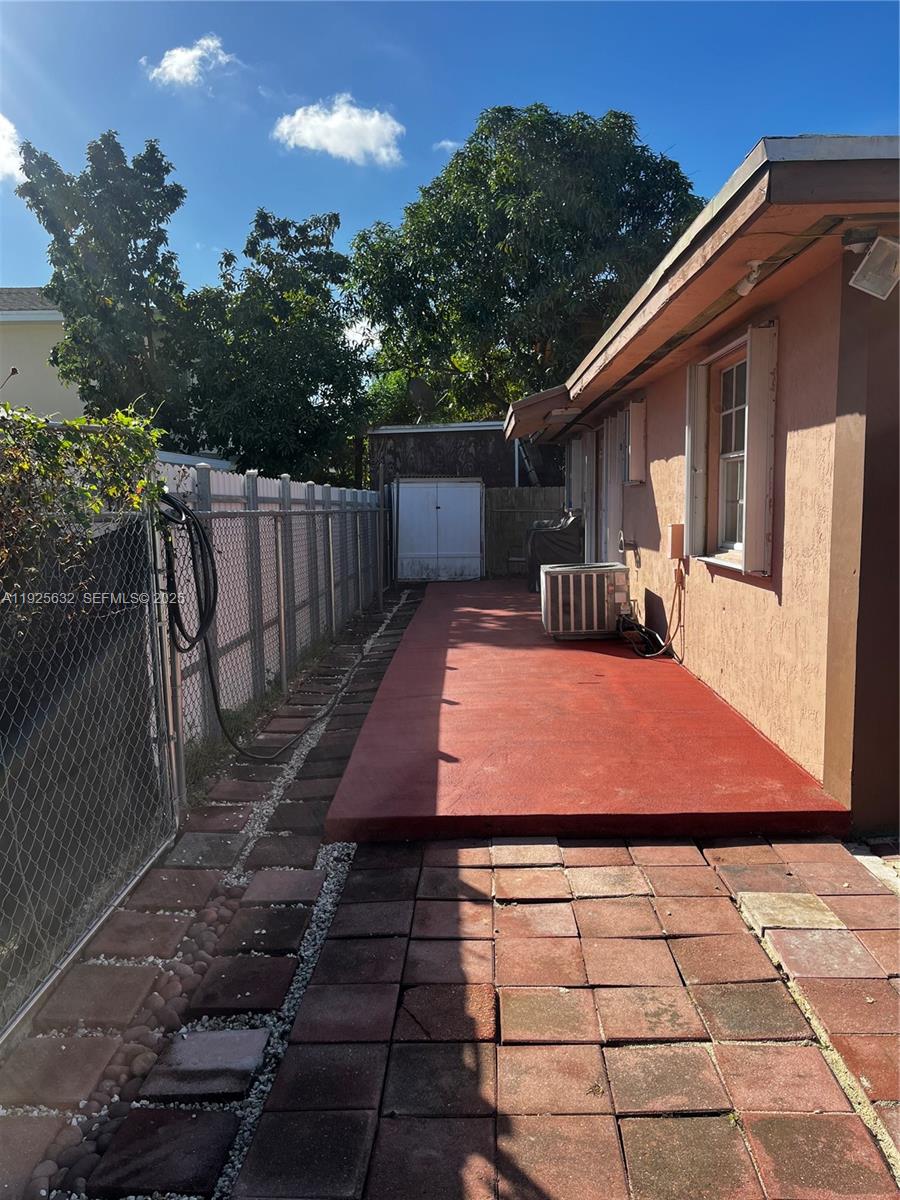 GREENWOOD VILLAS - Residential