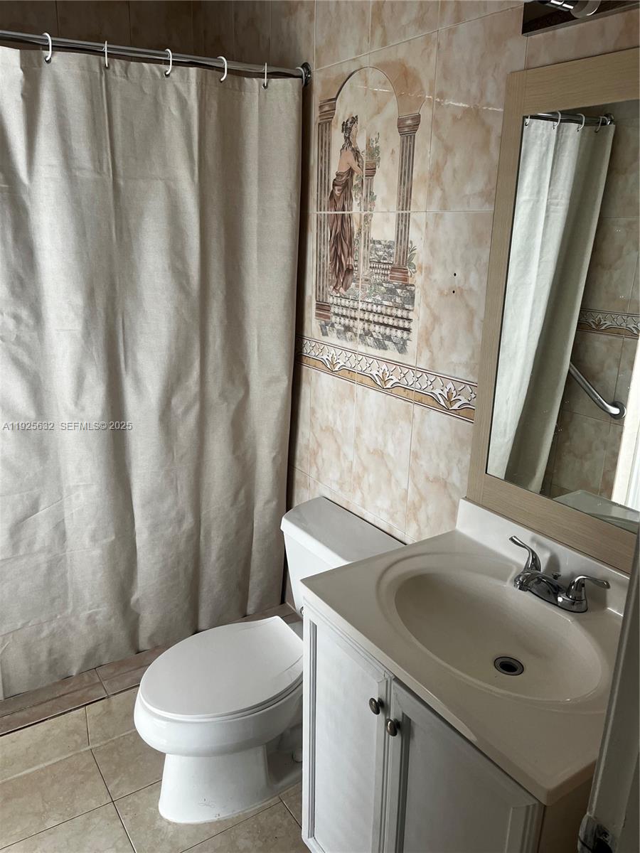 GREENWOOD VILLAS - Residential