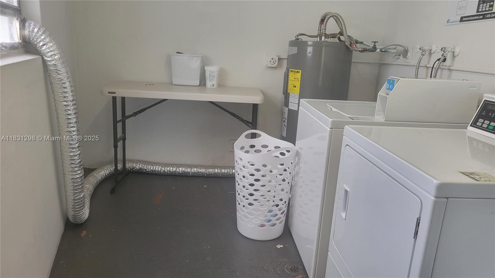 HILLCREST COUNTRY CLUB NO - Residential Lease