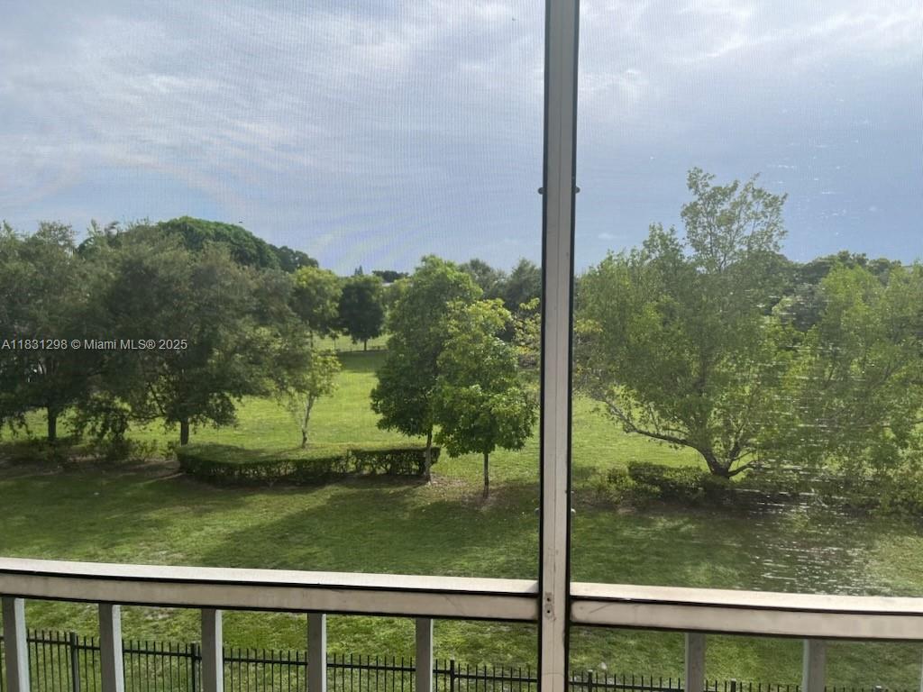 HILLCREST COUNTRY CLUB NO - Residential Lease