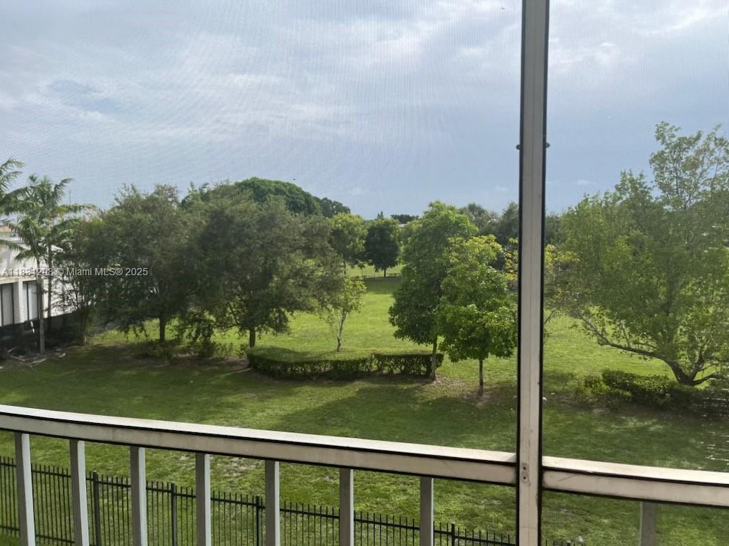 HILLCREST COUNTRY CLUB NO - Residential Lease