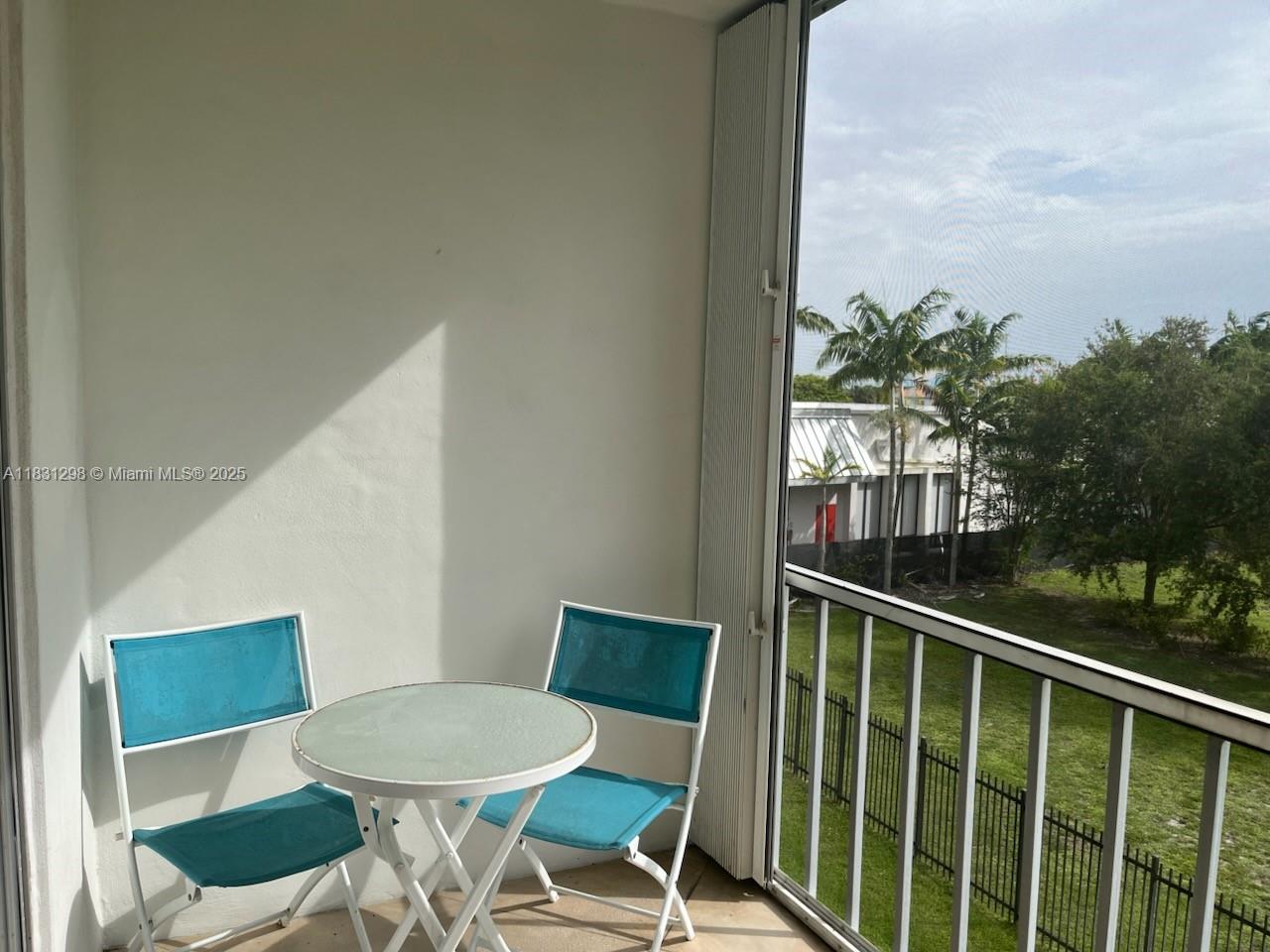 HILLCREST COUNTRY CLUB NO - Residential Lease