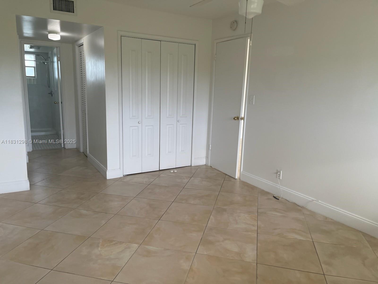 HILLCREST COUNTRY CLUB NO - Residential Lease