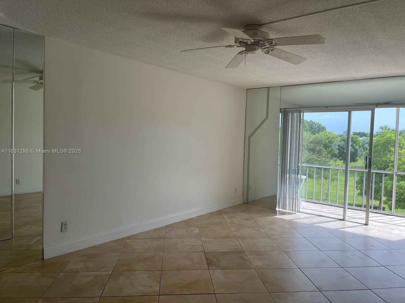 HILLCREST COUNTRY CLUB NO - Residential Lease