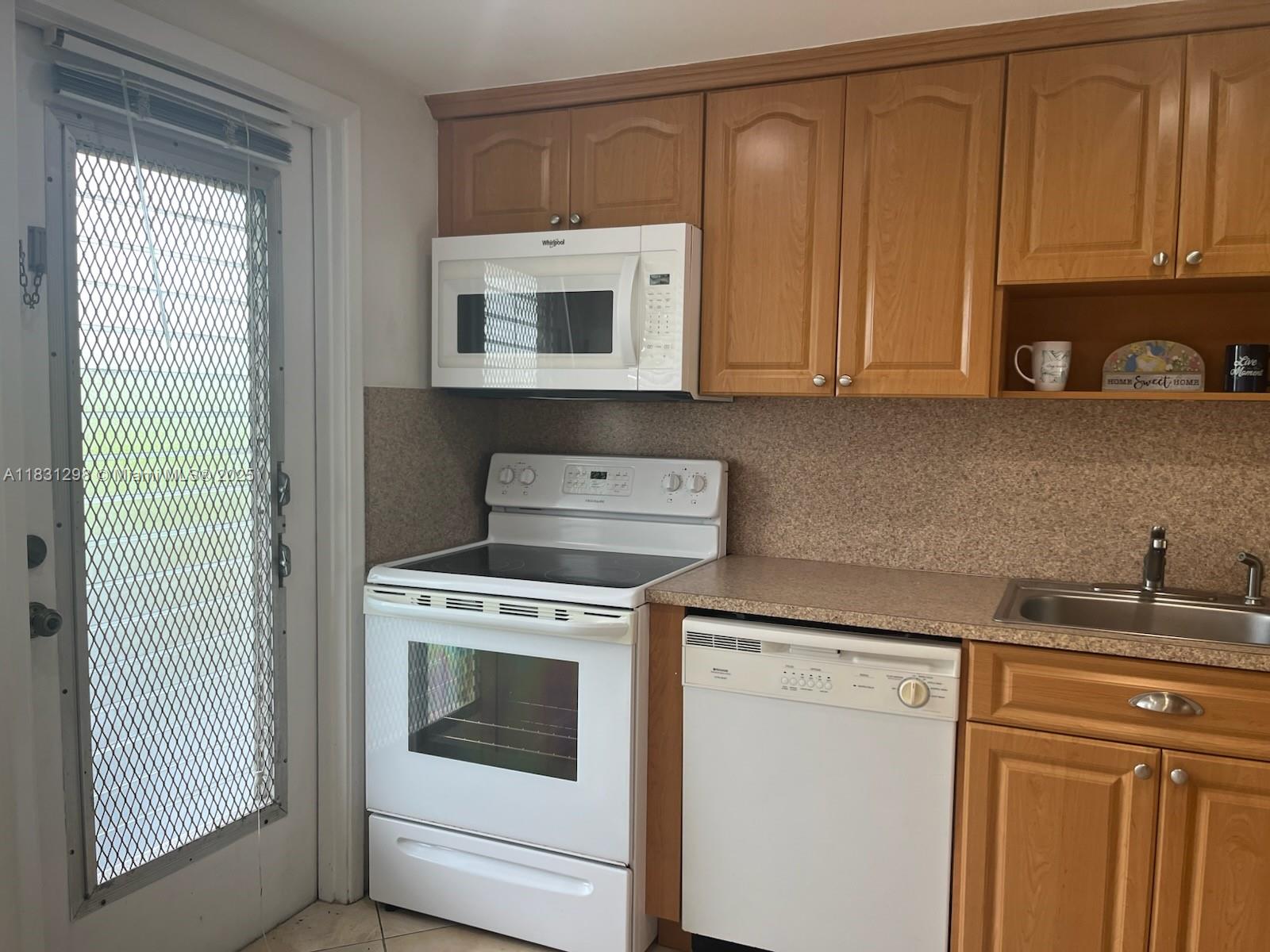 HILLCREST COUNTRY CLUB NO - Residential Lease