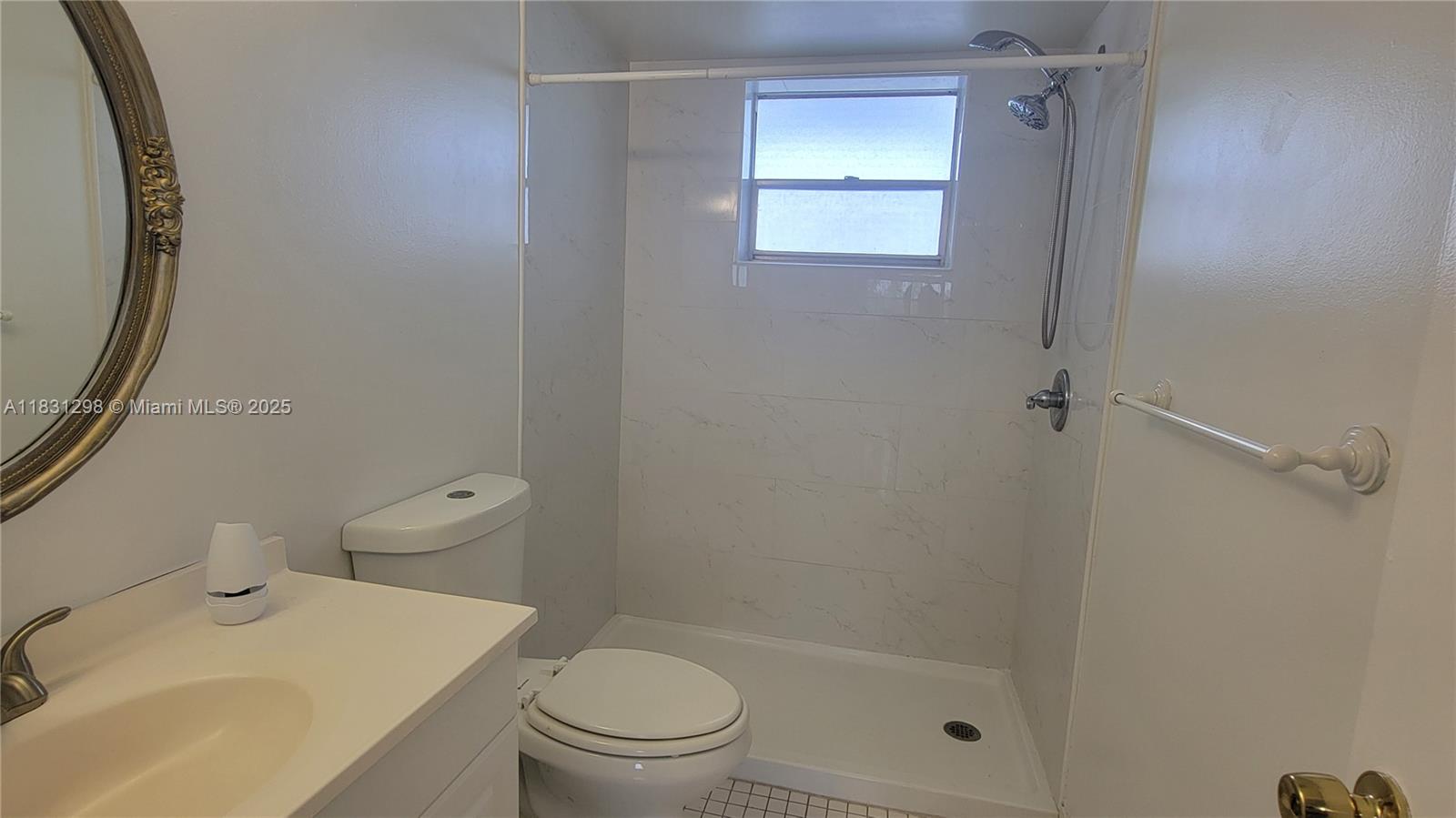 HILLCREST COUNTRY CLUB NO - Residential Lease