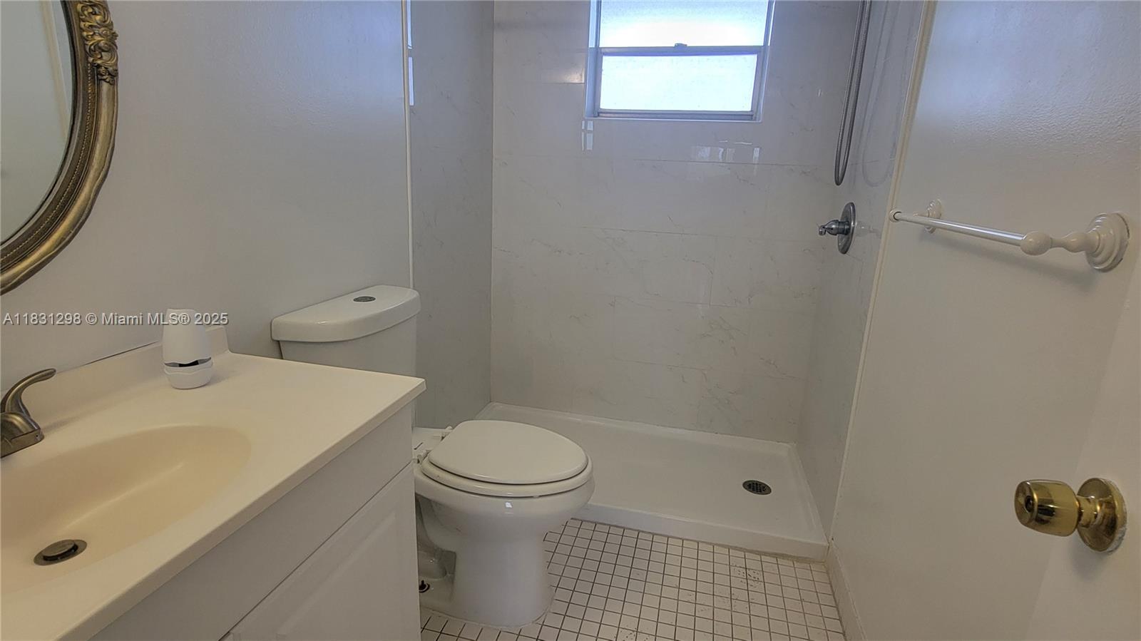 HILLCREST COUNTRY CLUB NO - Residential Lease