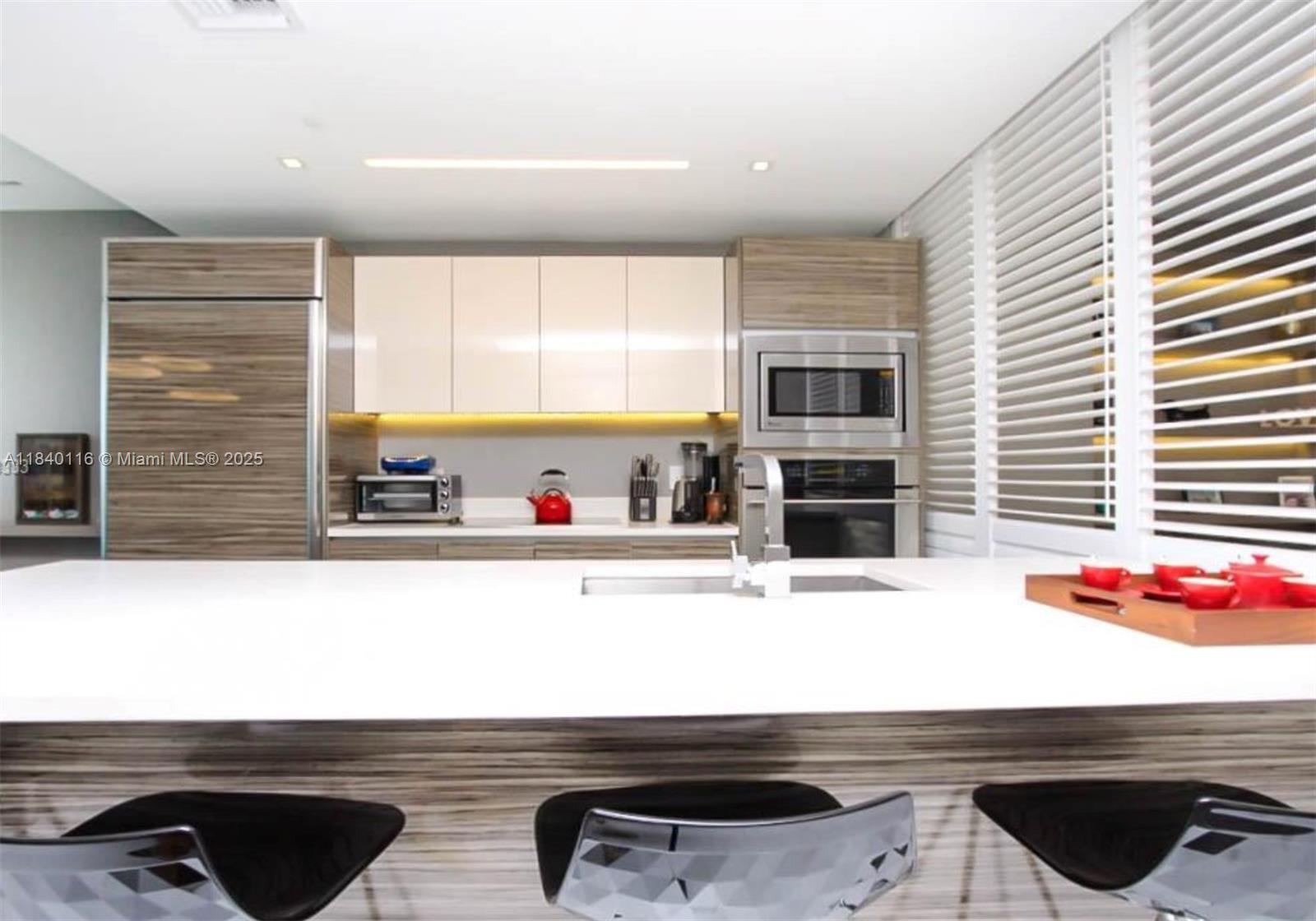 ICON BAY CONDO - Residential Lease