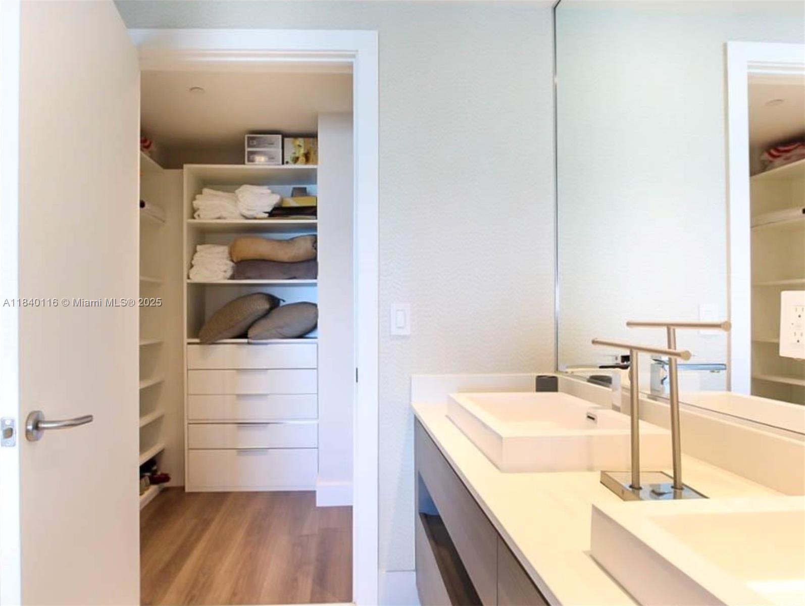 ICON BAY CONDO - Residential Lease