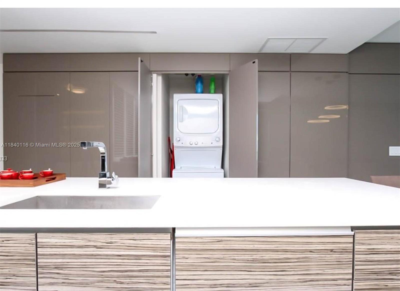 ICON BAY CONDO - Residential Lease