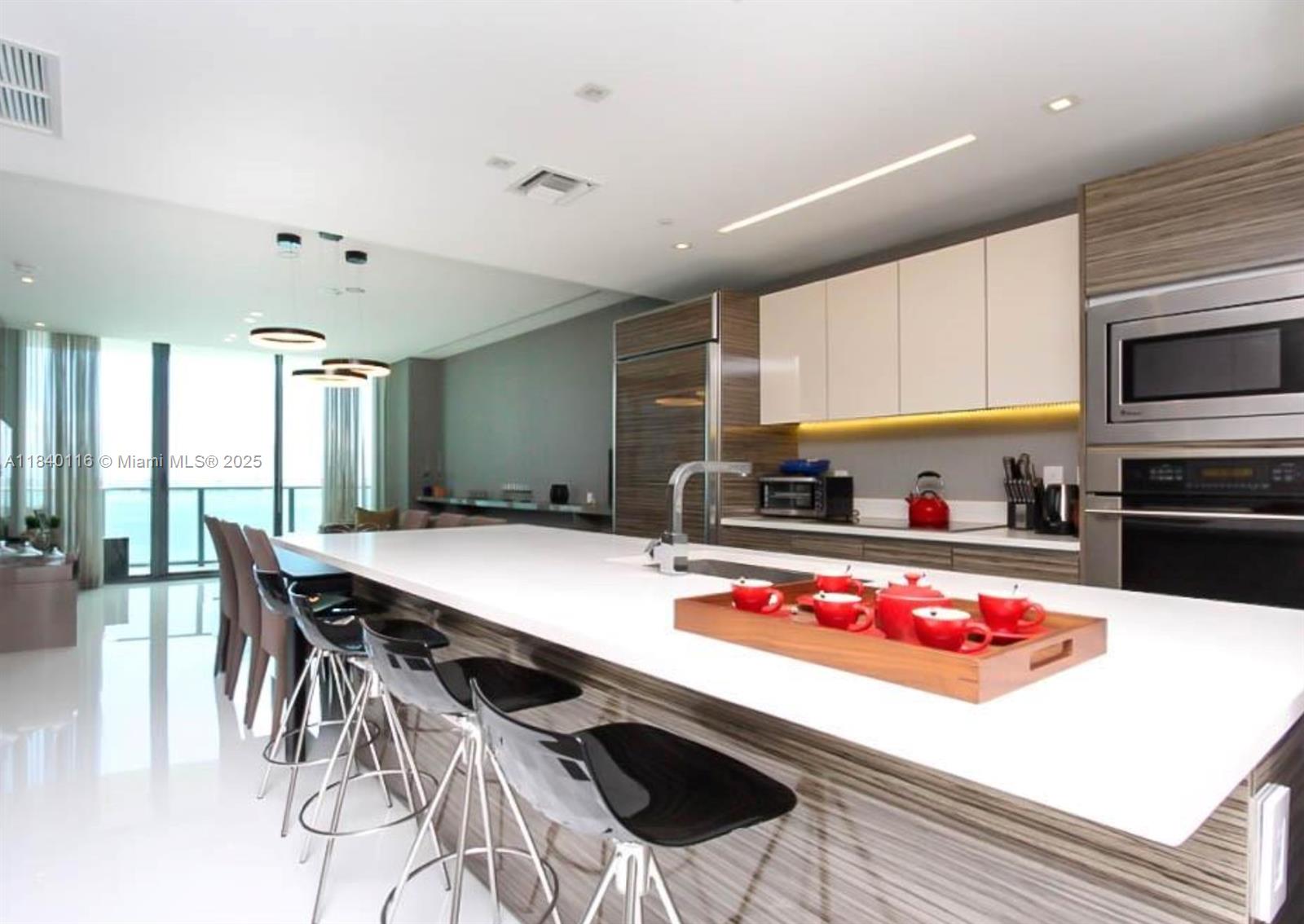 ICON BAY CONDO - Residential Lease