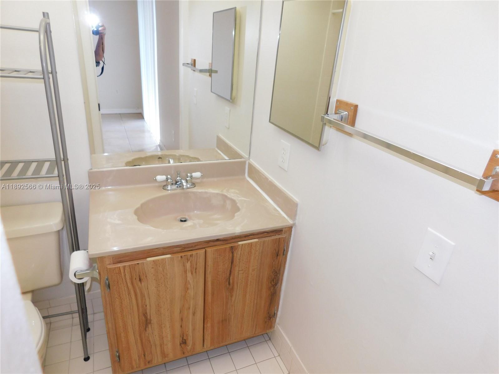 HORIZONS WEST CONDO 7 - Residential