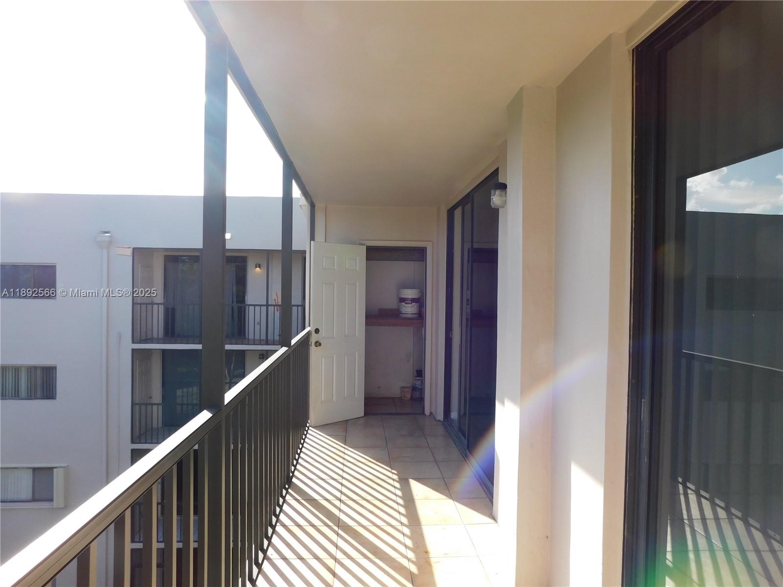 HORIZONS WEST CONDO 7 - Residential