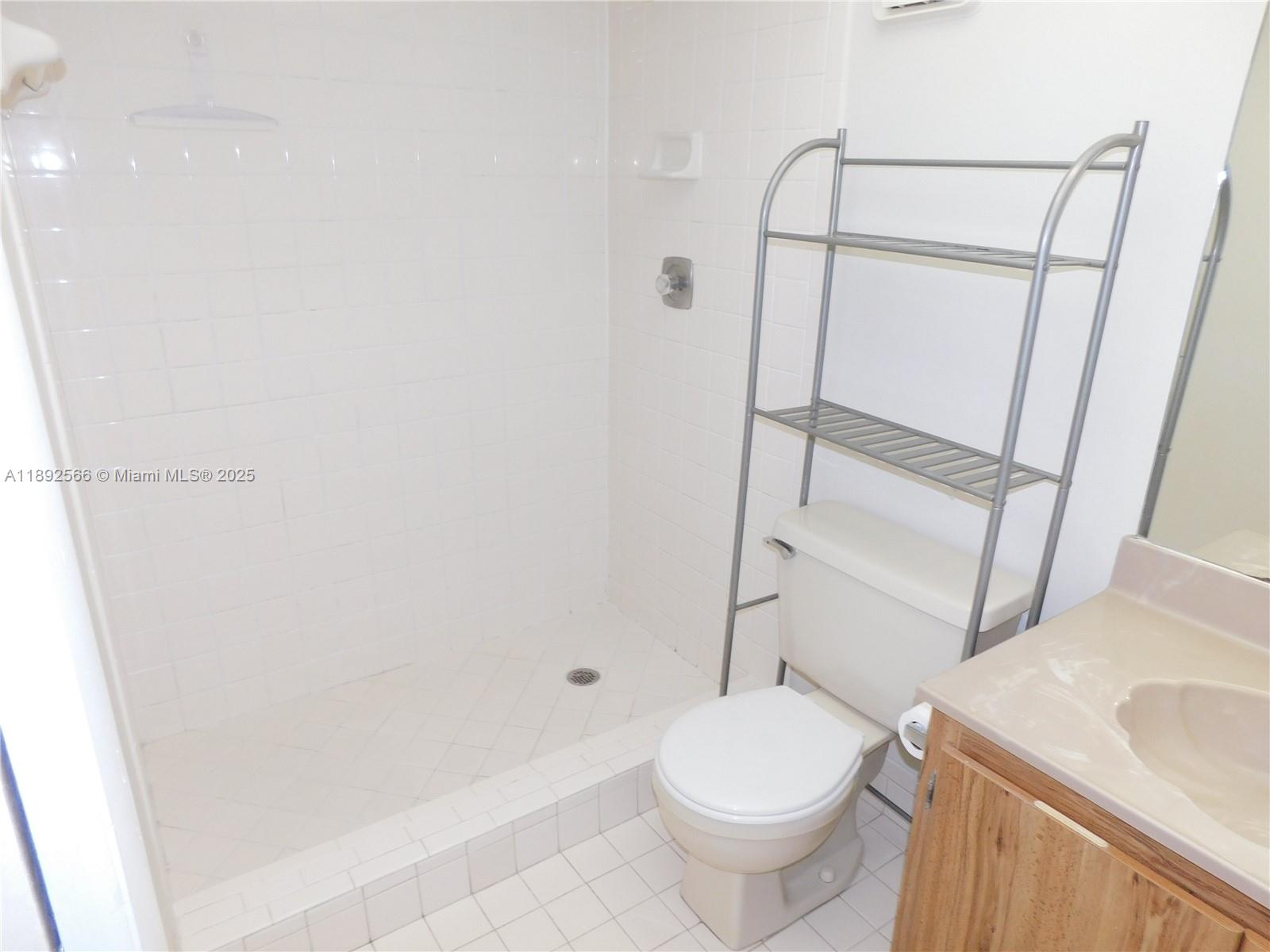 HORIZONS WEST CONDO 7 - Residential