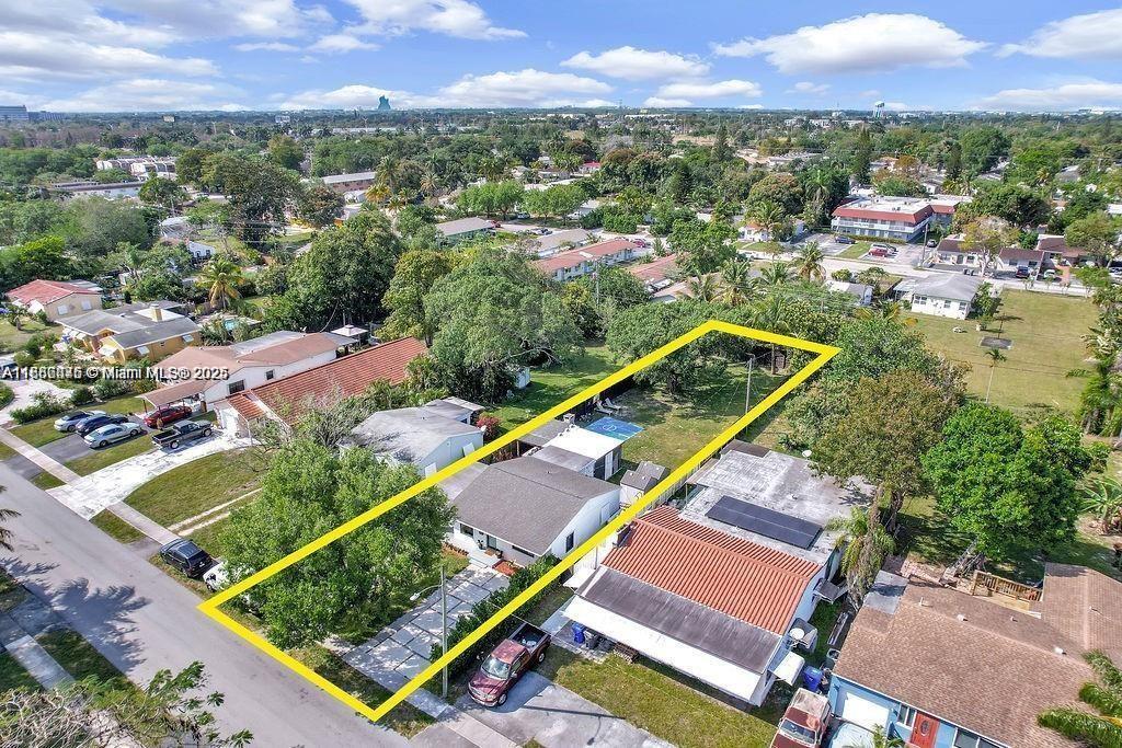 HOLLYWOOD LITTLE RANCHES - Residential