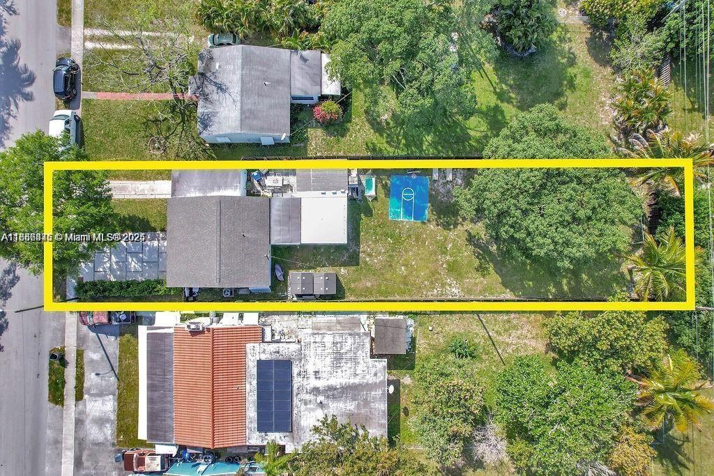 HOLLYWOOD LITTLE RANCHES - Residential