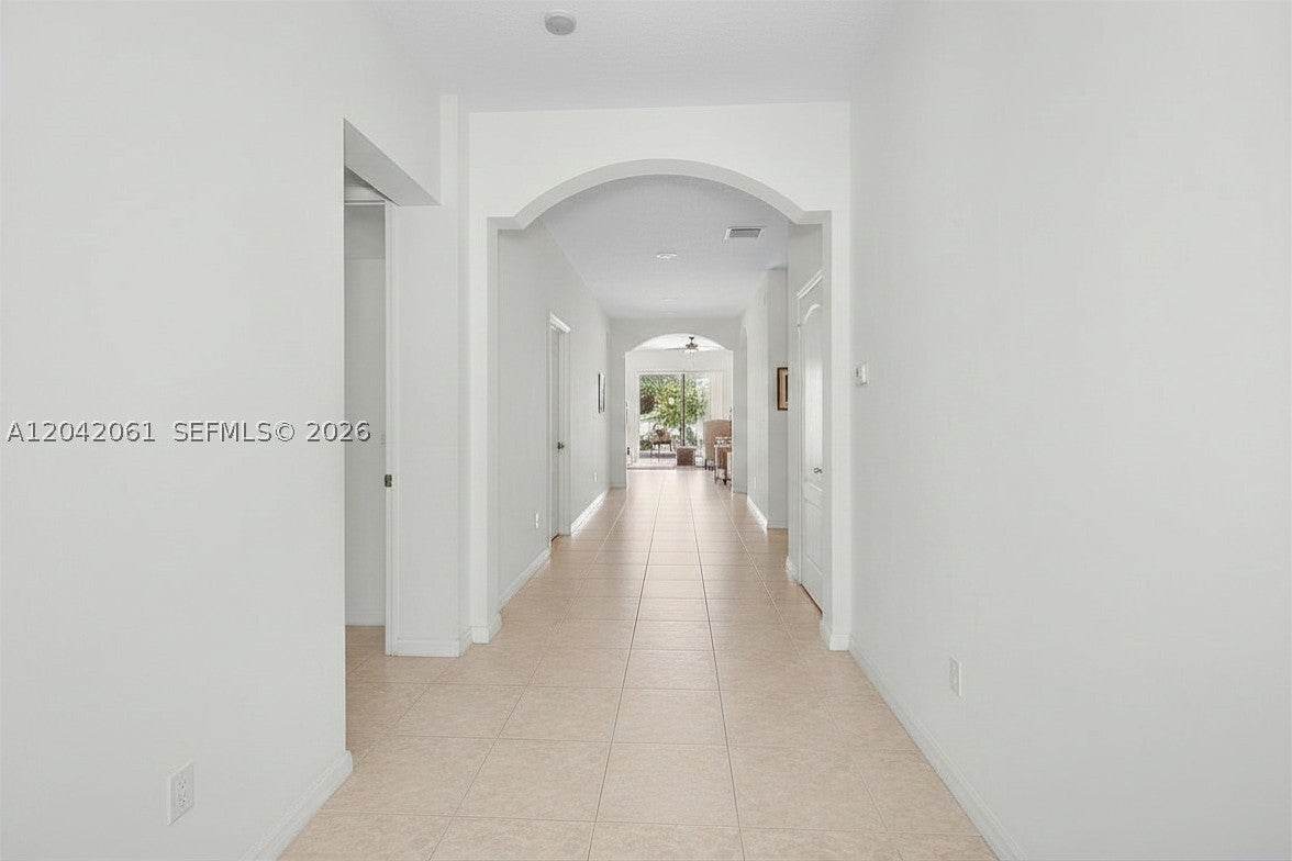 107 NW Summerville Ct