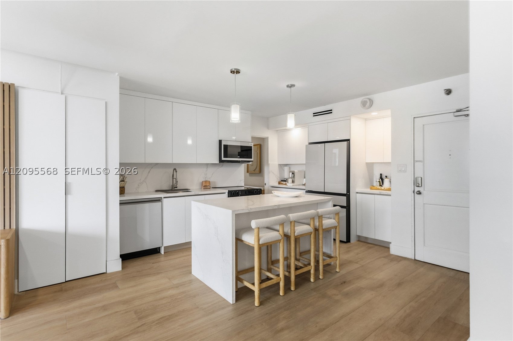 10185 Collins Ave 722