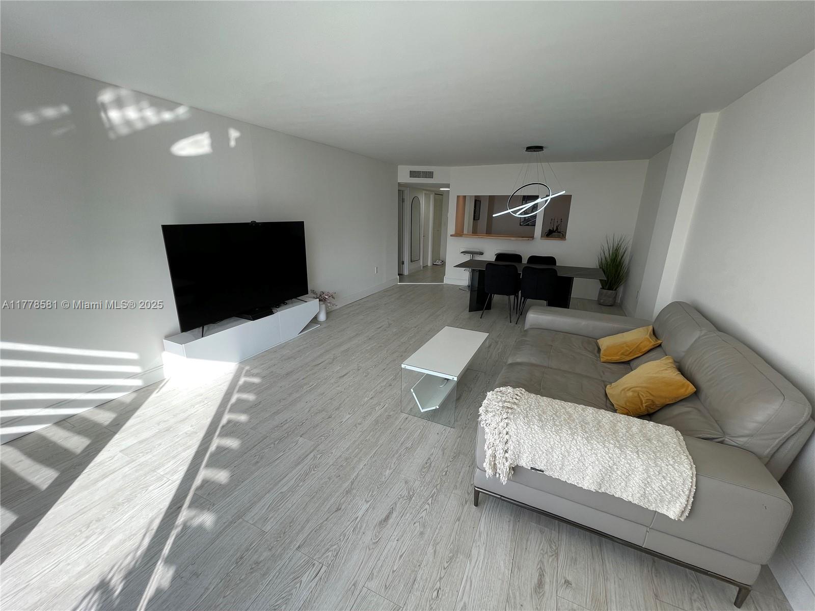 ADMIRALS PORT CONDO WEST B - Residential