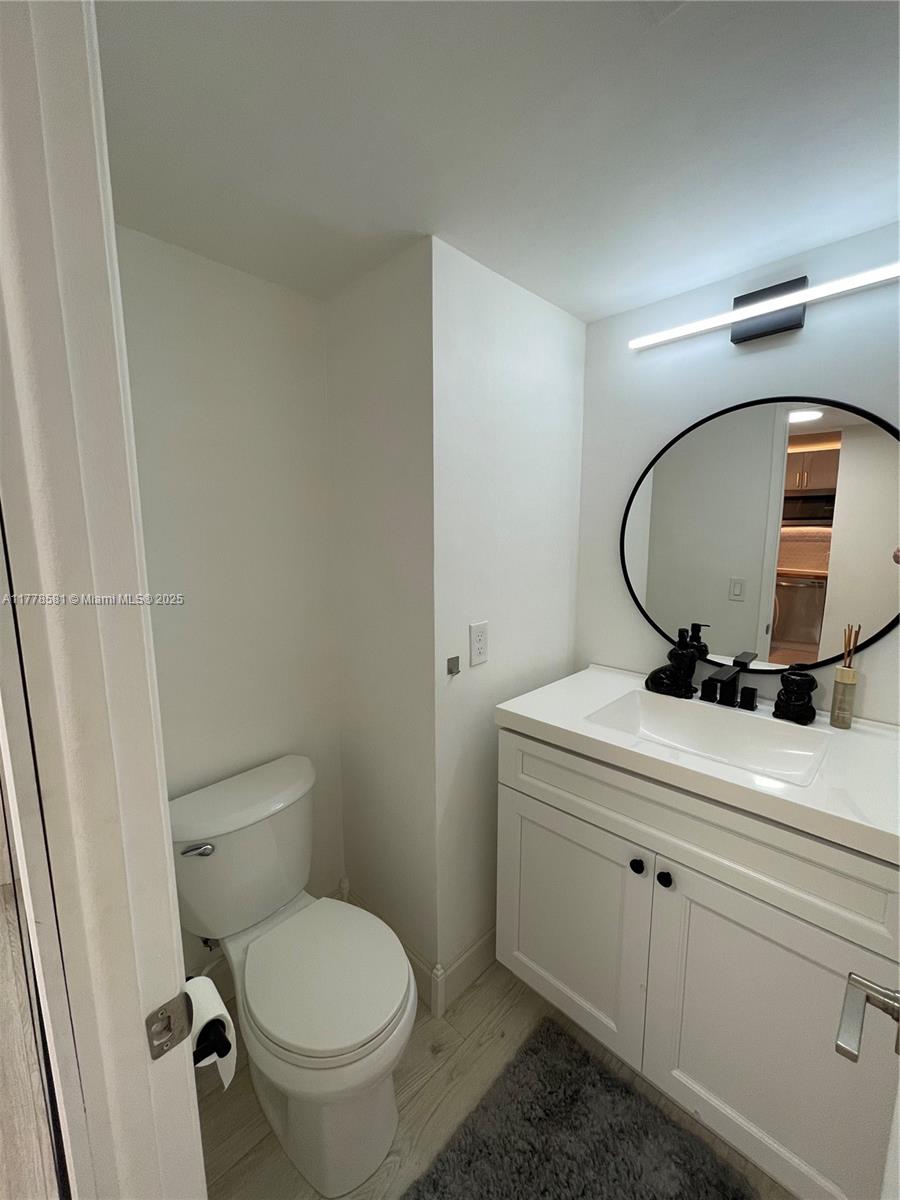ADMIRALS PORT CONDO WEST B - Residential