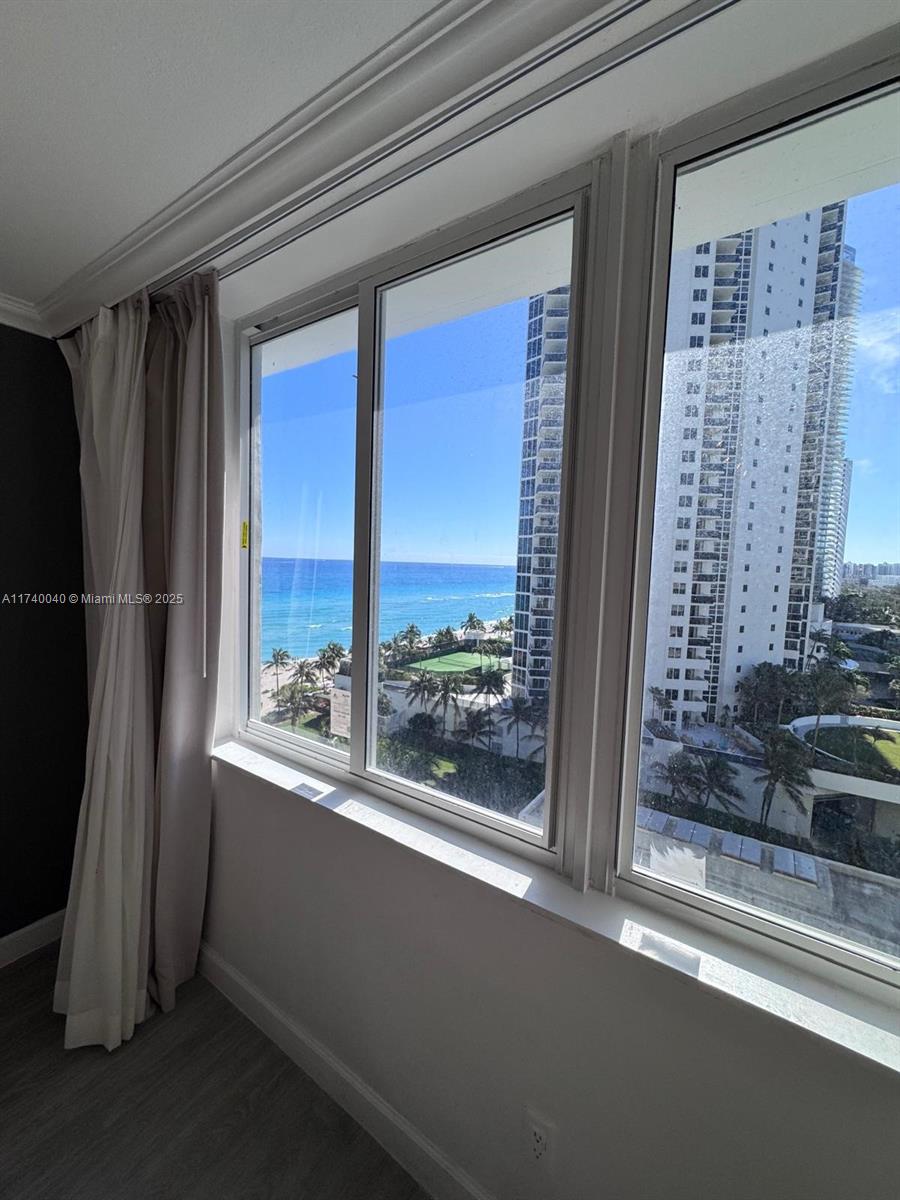 THE AVENTURA BEACH CLUB C - Residential