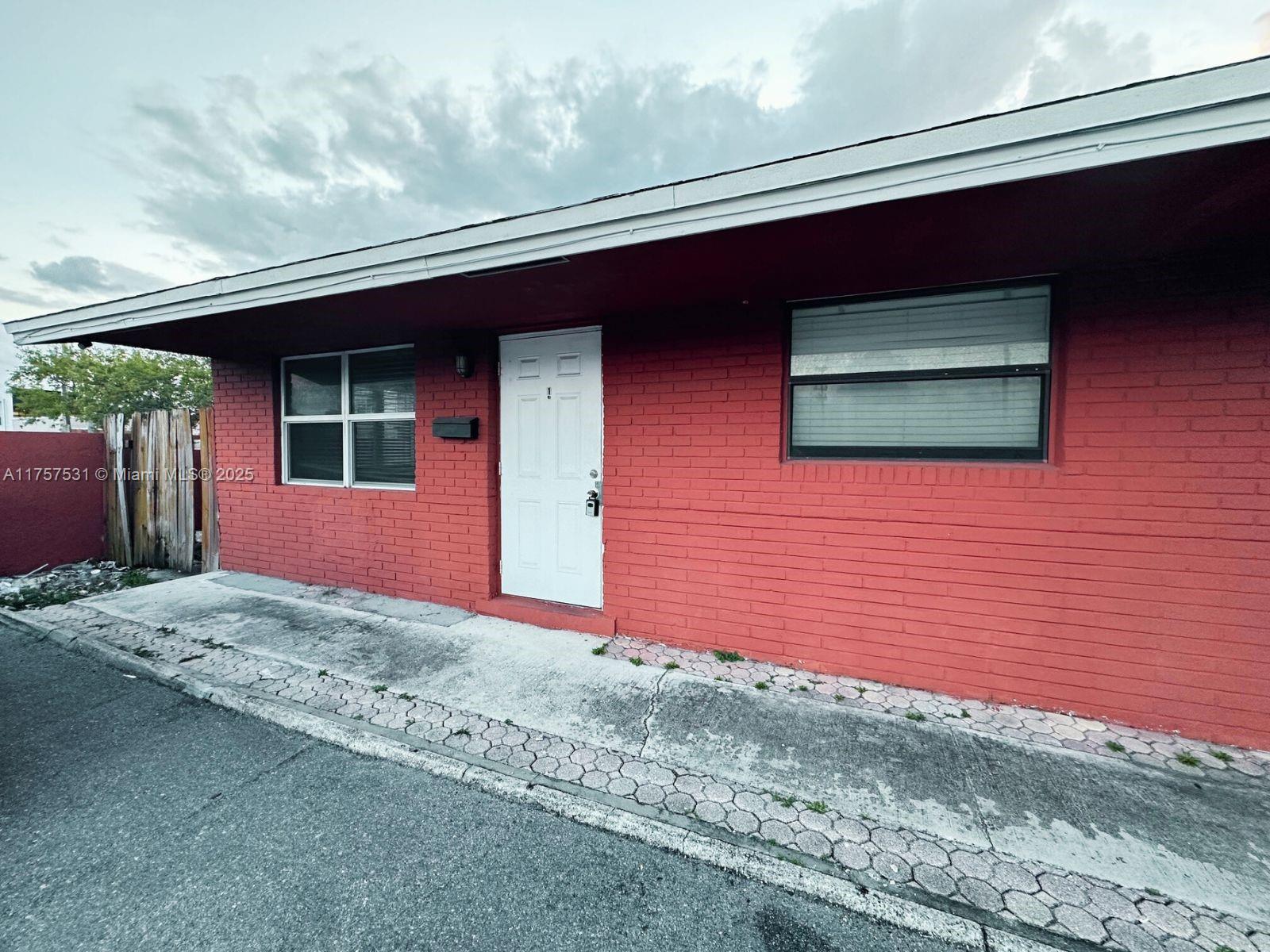 Rental Property at 623 Nw 9th Ave 1, Fort Lauderdale, Broward County, Florida - Bedrooms: 2 
Bathrooms: 1  - $1,600 MO.