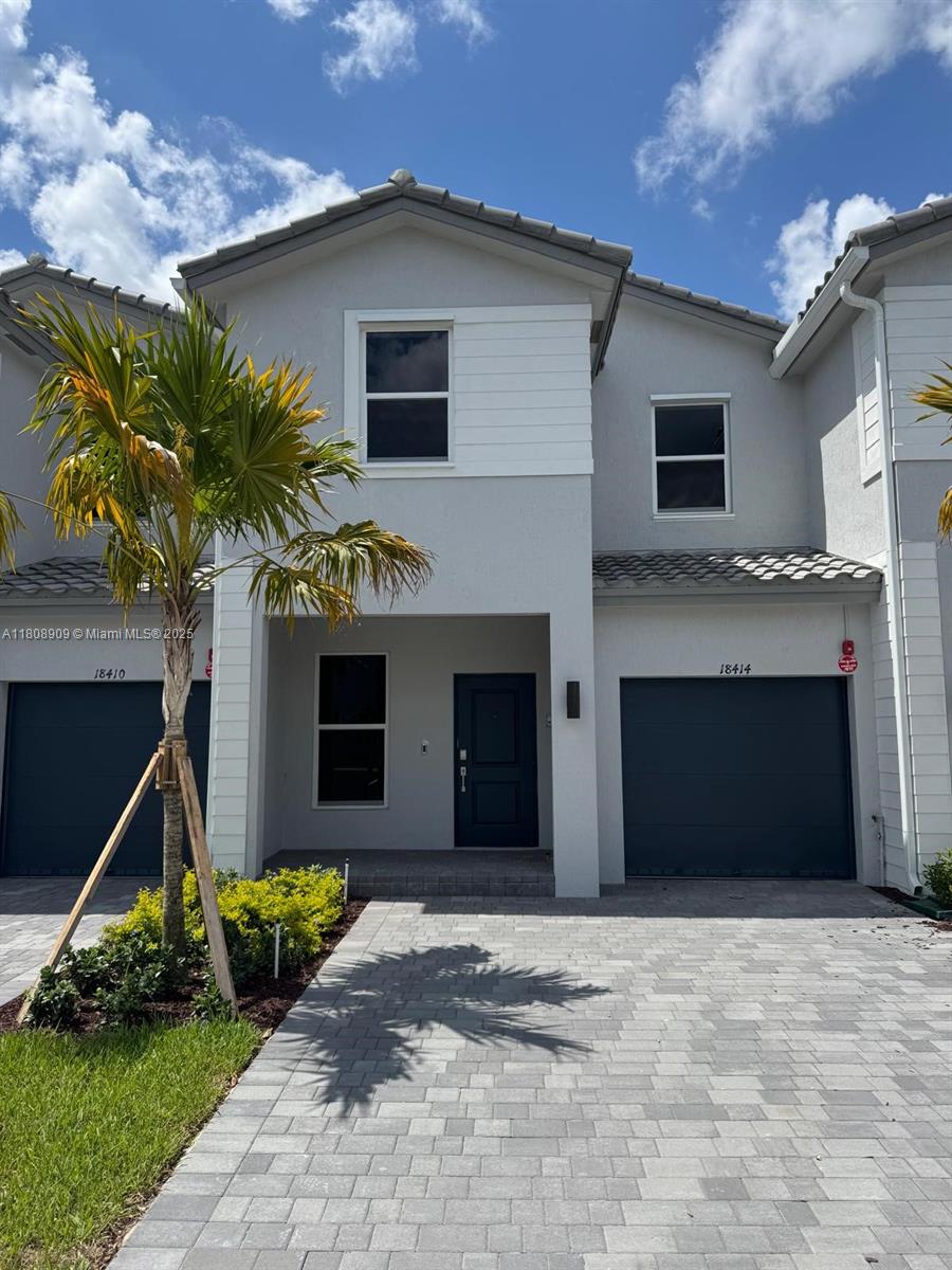 18414 Sw 2nd St, Pembroke Pines, Miami-Dade County, Florida - 3 Bedrooms  
3 Bathrooms - 
